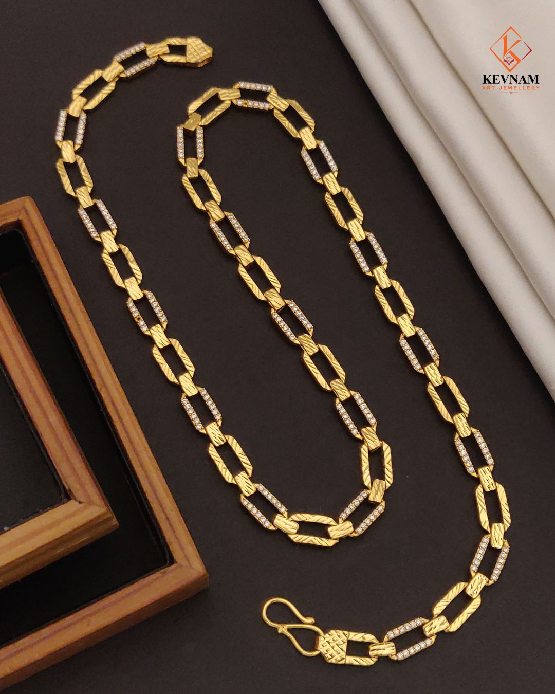 New Beautiful Design Premium-Grade Quality Daimond Gold Chain for Men.